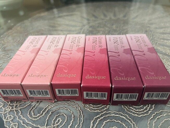 Diğer Desique cream de rose tint