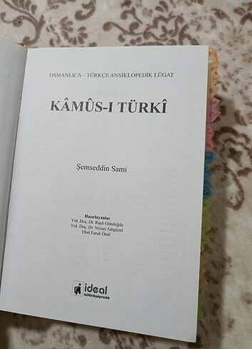 Lâtin harfleriyle kamusi Türki kitabı 