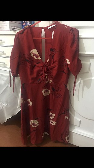 Kırmızı Mango etiketli çiçekli elbise 