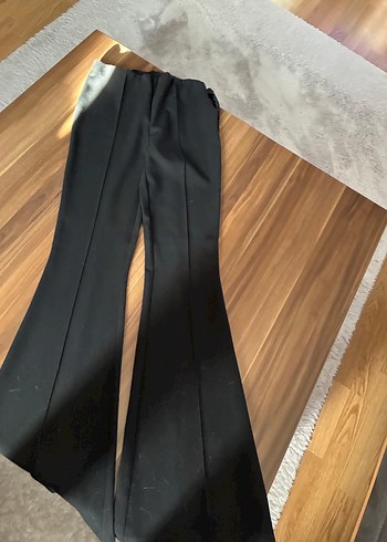 Zara Kadın Siyah Pilili Midi Geniş Paça Pantolon