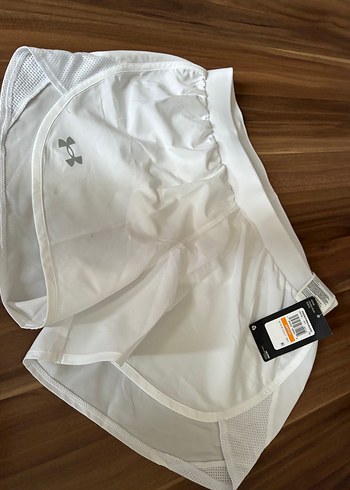 Beyaz Under Armour Spor Mini Şort
