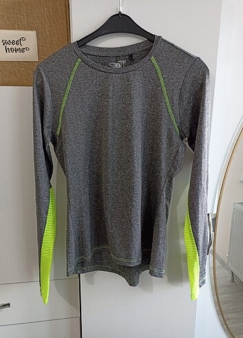 Sporcu bluzu