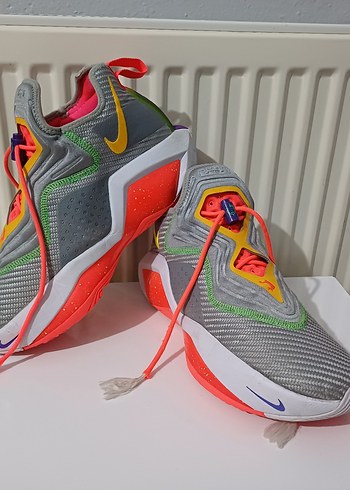 NIKE ORJINEL Renkli Bağcıklı Basketbol Ayakkabısı