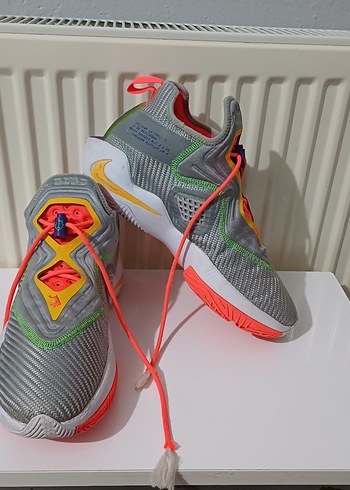Nike NIKE ORJINEL Renkli Bağcıklı Basketbol Ayakkabısı