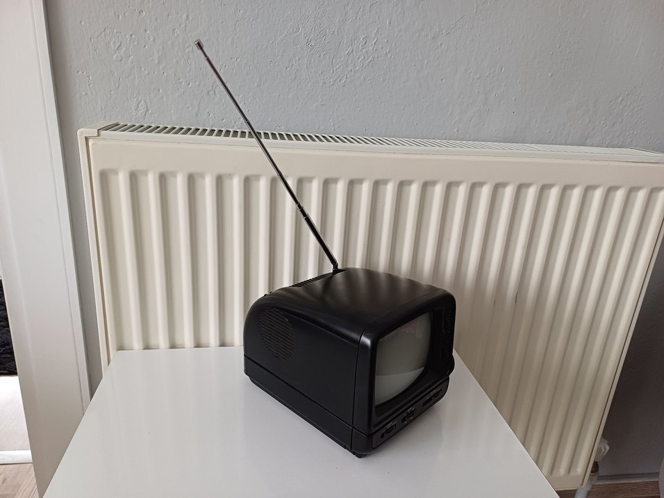 Eski antika mini siyah beyaz  Mini TV RADIO VAR - Görsel 3