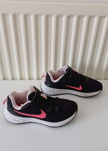 29 Beden siyah Renk Nike Kız Çocuk Siyah Pembe Spor Ayakkabı