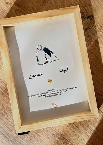 Altın Renk Minimalist Çerçeveli Tablo