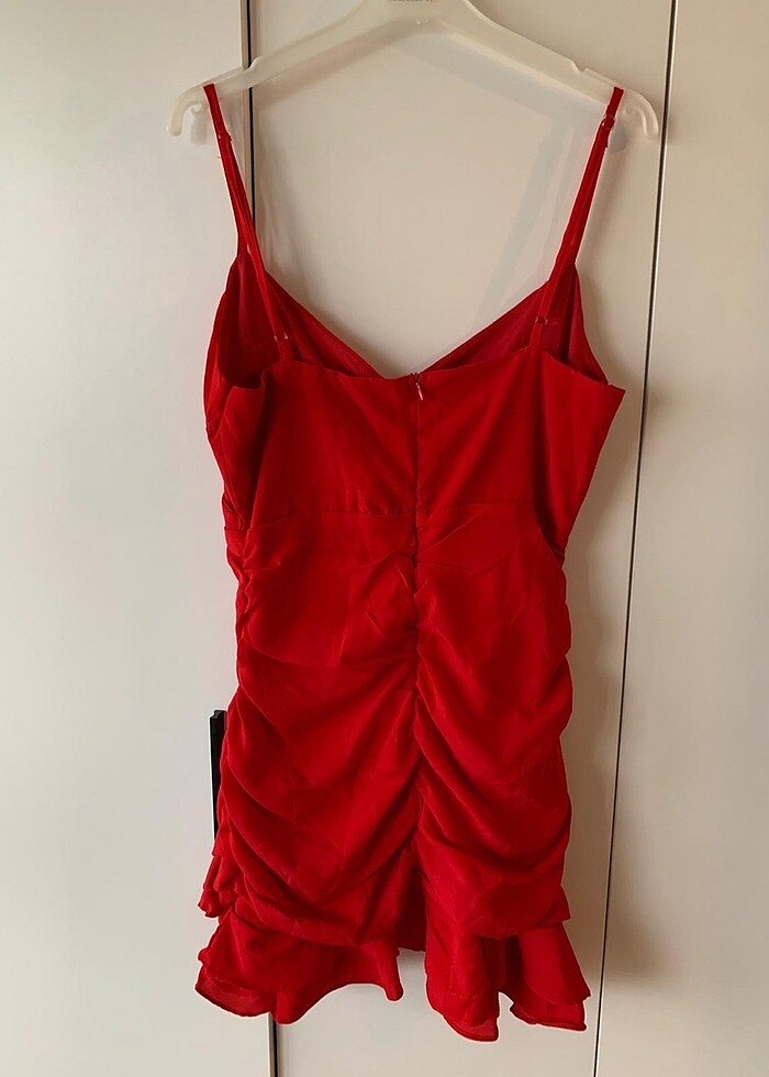 Kırmızı elbise - Görsel 2