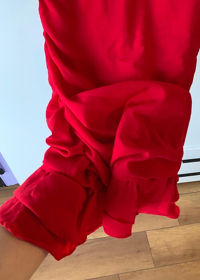 Kırmızı elbise - Görsel 4