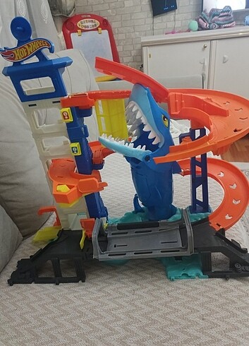Hot wheels köpek balığı 