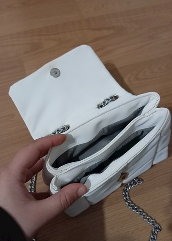 Zincir Detaylı Beyaz Deri Kadın Çanta - Görsel 4