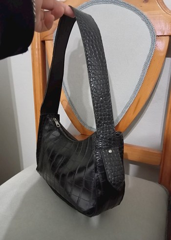 Kemer Detaylı Siyah Yılan Desenli Deri Çanta - Görsel 2