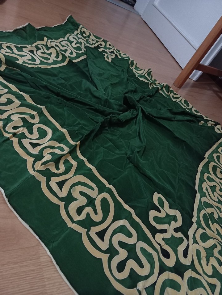 çok şık kenarlarda deseni olan eşarp - Görsel 4