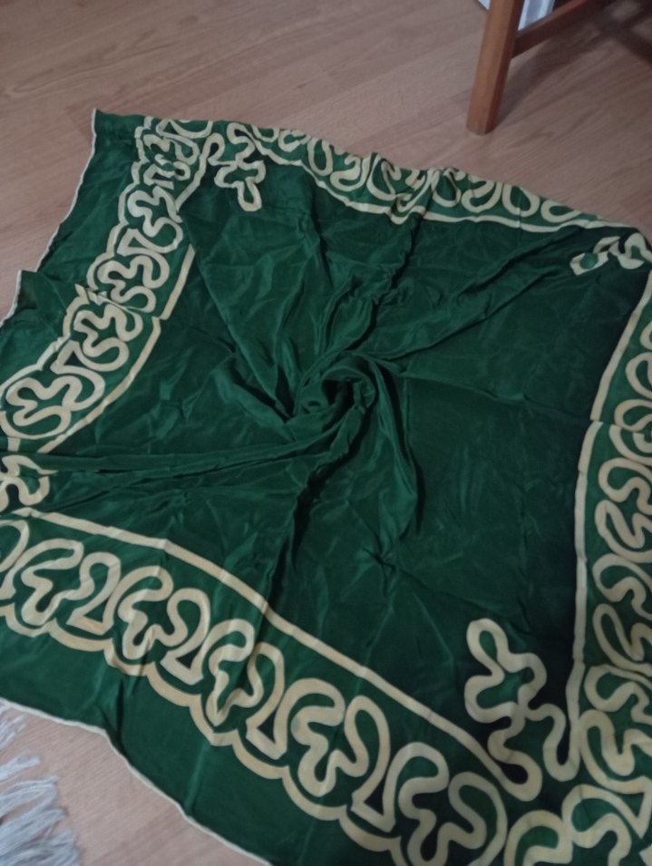 çok şık kenarlarda deseni olan eşarp - Görsel 3