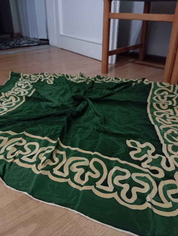 çok şık kenarlarda deseni olan eşarp - Görsel 2