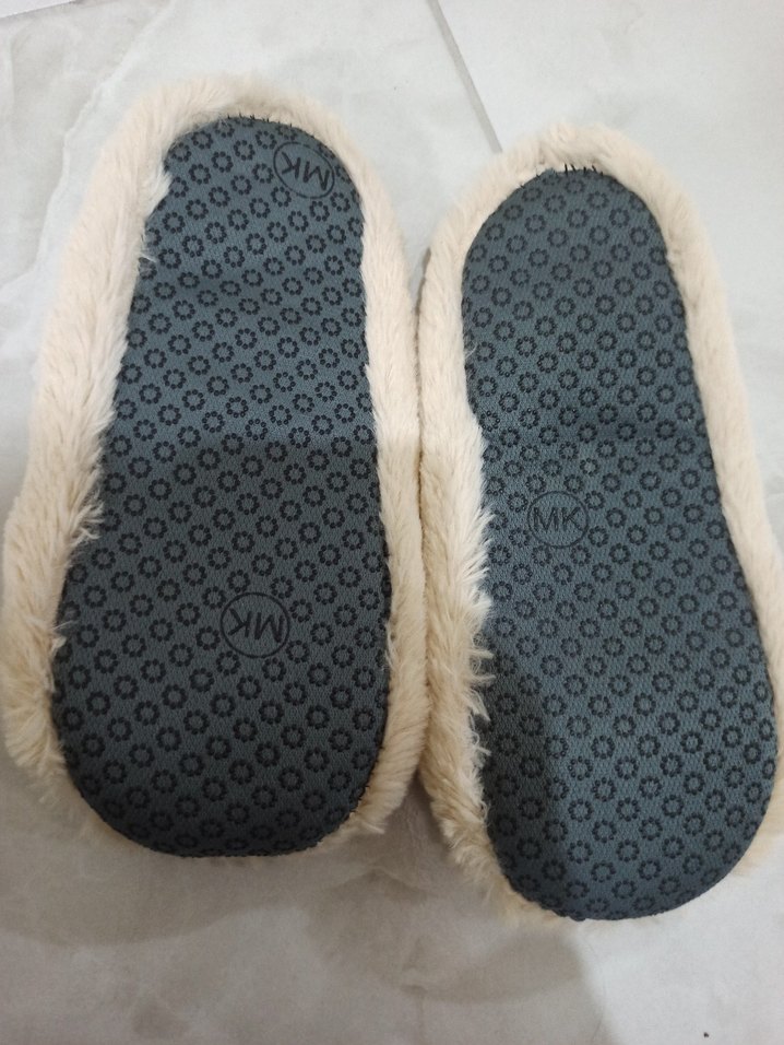 Kızlar için bej peluş terlik - Görsel 3