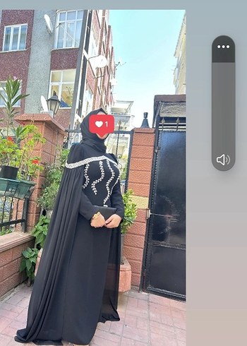 Drapeli Siyah Nakışlı Uzun Kadın Elbise