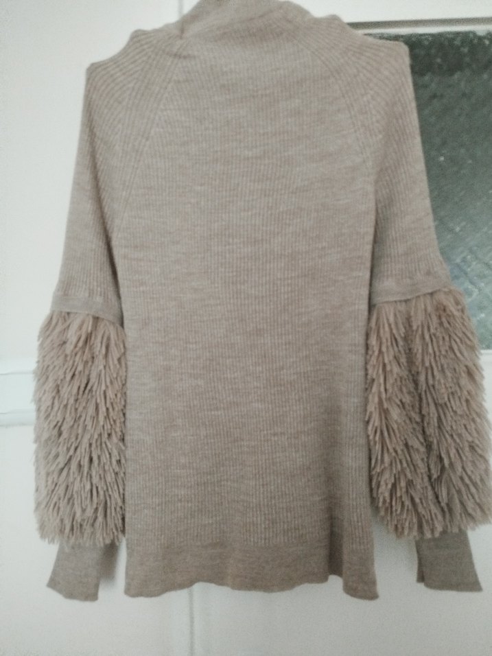 Kürk Detaylı Bej Boğazlı Triko Kazak - Görsel 2