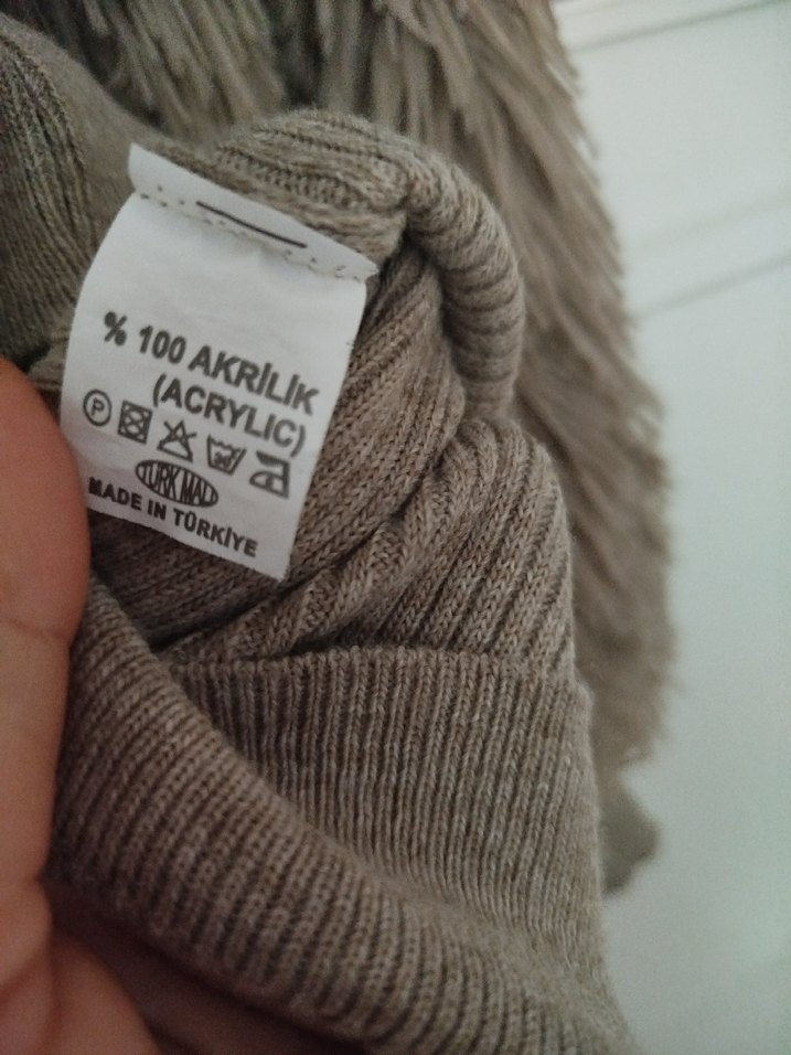 Kürk Detaylı Bej Boğazlı Triko Kazak - Görsel 3