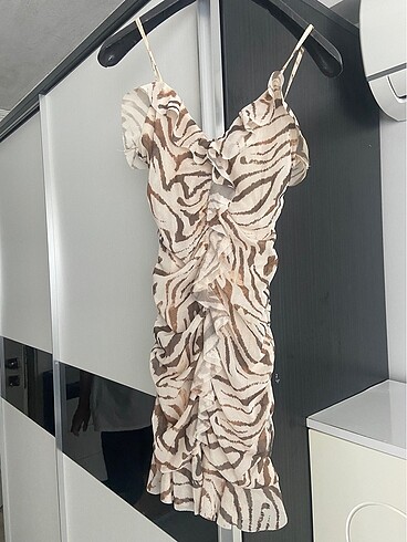 Stradivarius krem zebra desenli elbise