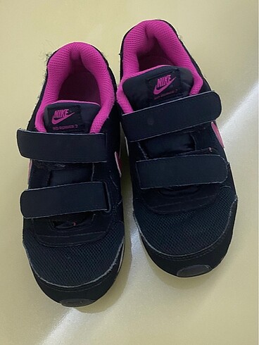 Temiz kullanıldı sıfırdan farksız nike marka kız çocuk spor ayak