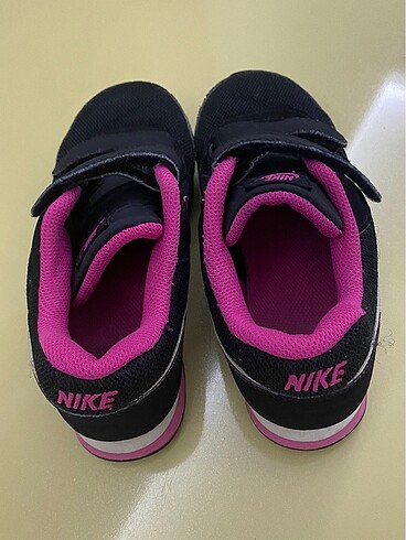 Nike Temiz kullanıldı sıfırdan farksız nike marka kız çocuk spor ayak