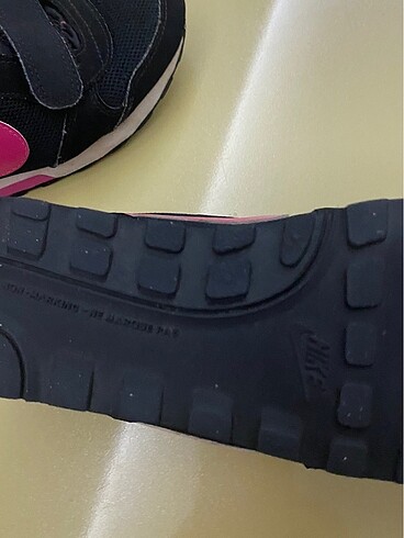 32 Beden Temiz kullanıldı sıfırdan farksız nike marka kız çocuk spor ayak