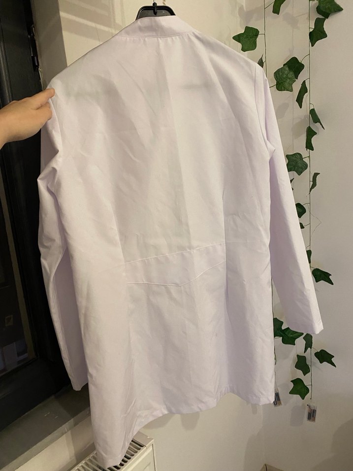 Beyaz Önlük Kadın - Görsel 4