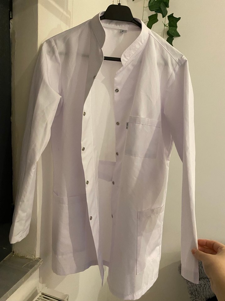 Beyaz Önlük Kadın - Görsel 2