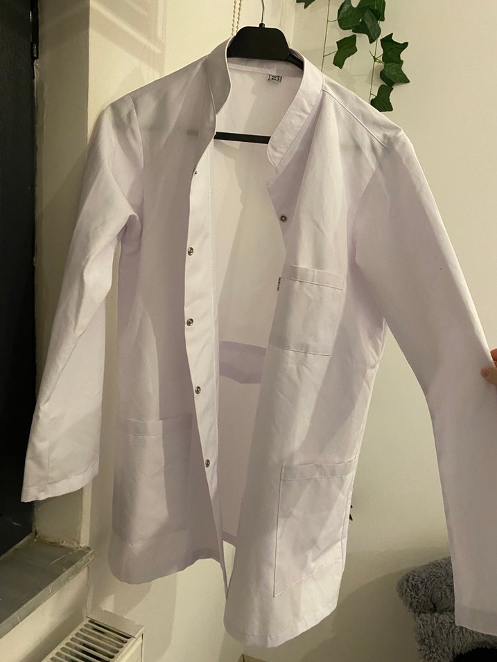 Beyaz Önlük Kadın - Görsel 5