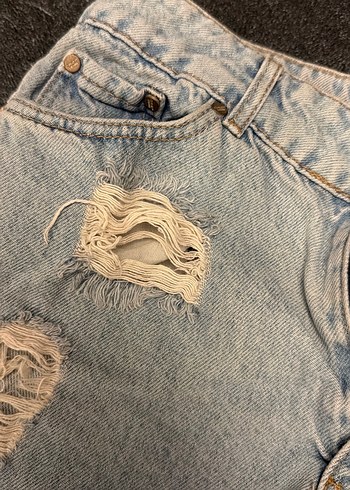 Gri Yıkamalı Düğmeli Kadın Kot Şort - Görsel 3