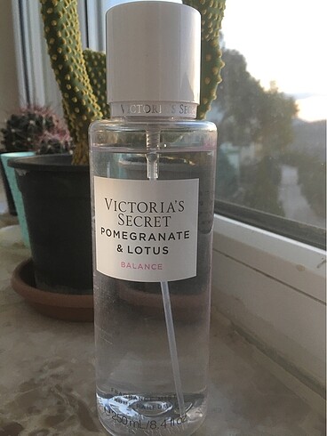 Victoria?s secret Pomegranate & Lotus parfum