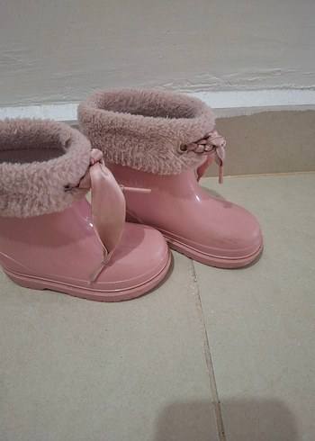 Kız Çocuk Pembe Kürklü Lastik Bot