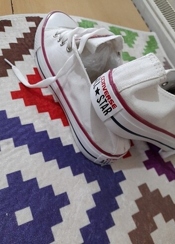 39 Beden beyaz Renk Converse orjinal degildir