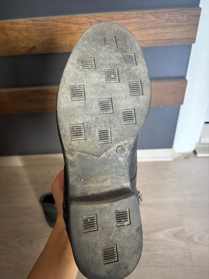 Siyah Erkek bağacıklı bot - Görsel 3