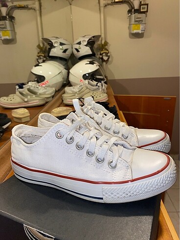 Beyaz Bileksiz Kısa Converse