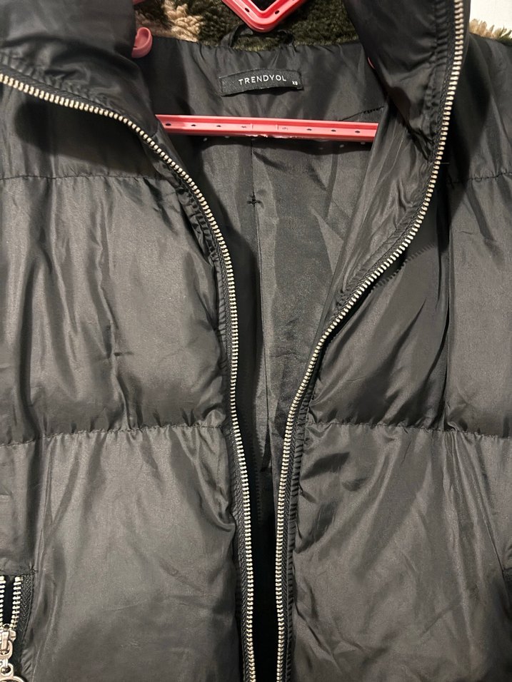 Kürk Detaylı Siyah Kamuflaj Kadın Mont - Görsel 2