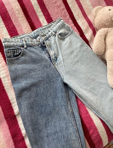 İki Farklı Renkte Jeans