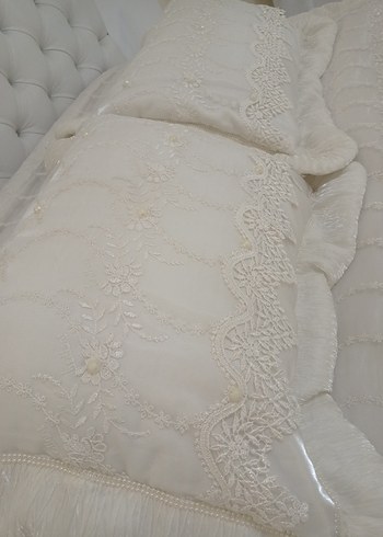 İşlemeli Beyaz Yatak Örtüsü - Görsel 3