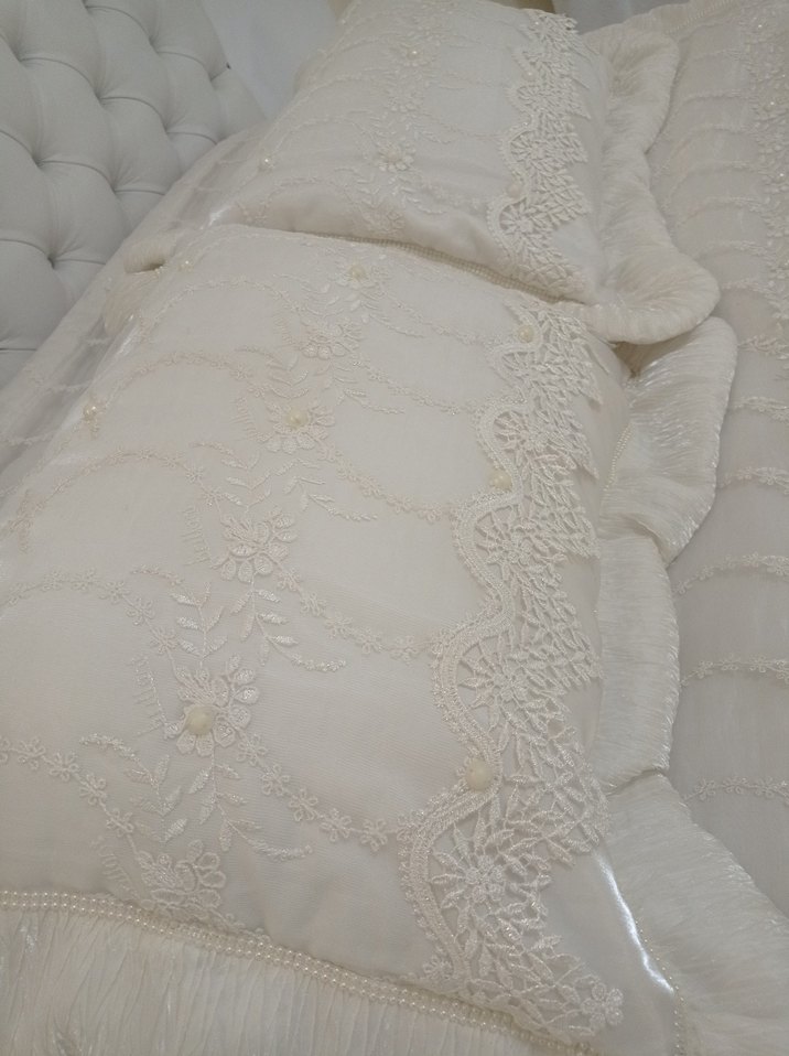 İşlemeli Beyaz Yatak Örtüsü - Görsel 3
