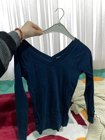 V yaka uzun kollu ince body