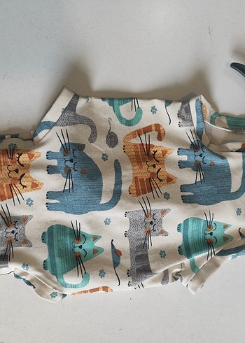 Çok Renkli Baskılı Elastik Kedi Kıyafeti - Görsel 2