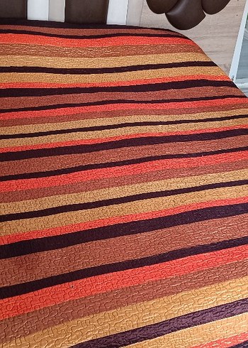 Kahverengi Çizgili Yatak Örtüsü - Görsel 3