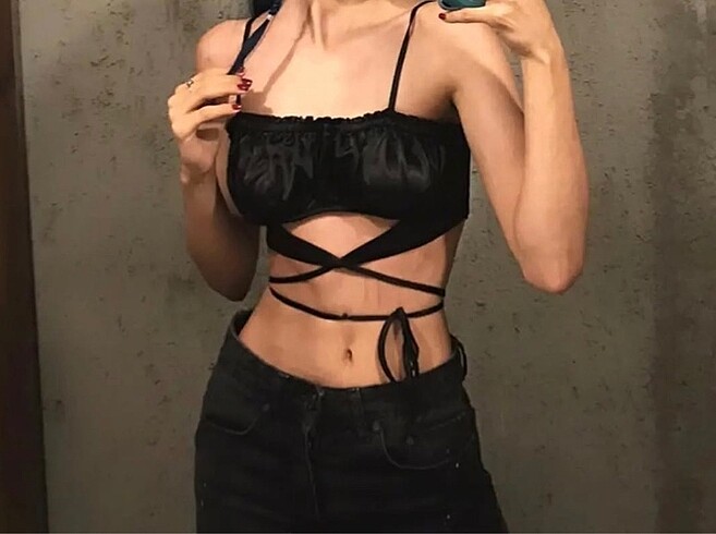 siyah büstiyer