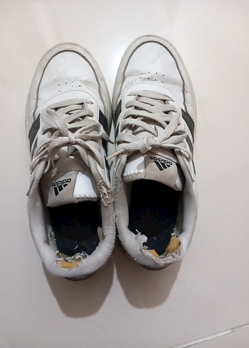 Beyaz Adidas Bağcıklı Spor Ayakkabı