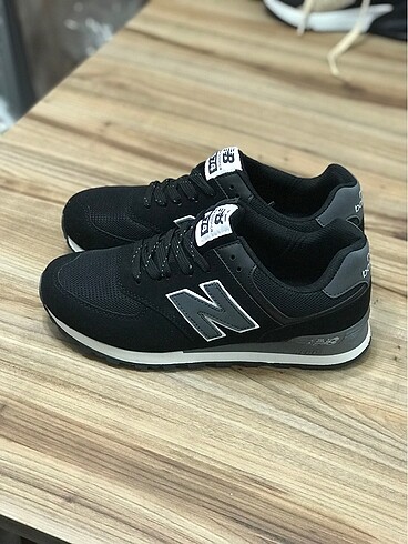 SİYAH NEW BALANCE NUMARALARI MEVCUT