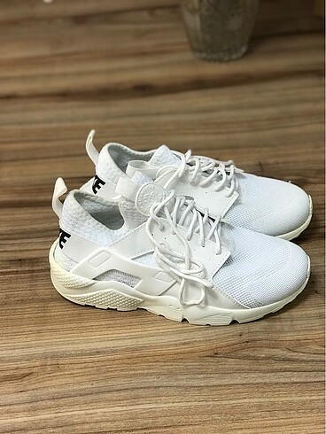 Bay-bayan 36-40 numaraları mevcuttur