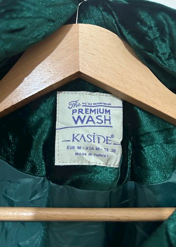 Yeşil Parlak Yüksek Yakalı Fermuarlı Kadın Ceket - Görsel 3