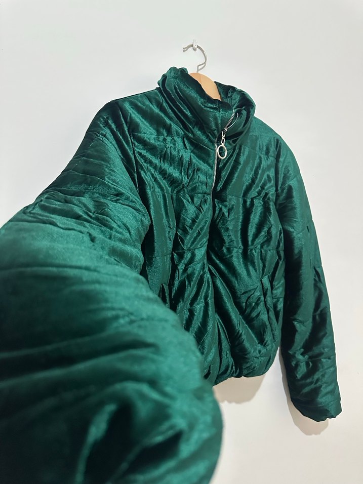 Yeşil Parlak Yüksek Yakalı Fermuarlı Kadın Ceket - Görsel 2