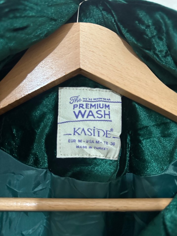 Yeşil Parlak Yüksek Yakalı Fermuarlı Kadın Ceket - Görsel 3